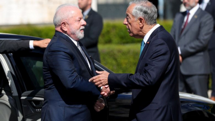 Lula, primit cu protest de refugiatii ucraineni din Portugalia. Liderul brazilian a incercat sa-si justifice declaratia controversata Lula, primit cu protest de refugiatii ucraineni din Portugalia. Liderul brazilian a incercat sa-si justifice declaratia controversata