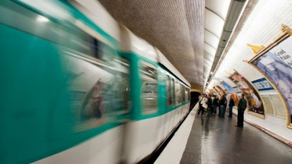 O femeie a murit in metroul din Paris dupa ce haina i-a fost prinsa in usa unui vagon O femeie a murit in metroul din Paris dupa ce haina i-a fost prinsa in usa unui vagon