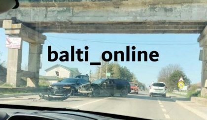 Accident matinal in apropierea localitatii Balti. Doua automobile, grav avariate - FOTO