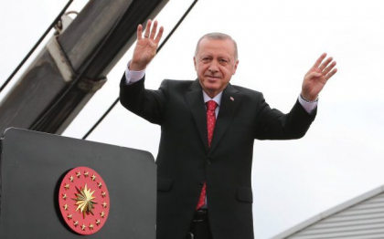 Ce ar insemna pentru economia Turciei o infrangere a lui Erdogan. Publicatie greceasca: Scenariul cel mai probabil este sa castige, dar sa nu aiba majoritate in parlament
Ce ar insemna pentru economia Turciei o infrangere a lui Erdogan. Publicatie greceasca: Scenariul cel mai probabil este sa castige, dar sa nu aiba majoritate in parlament