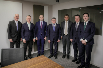 Grosu s-a intalnit cu reprezentantii Fondului de investitii ceh PPF Group’s Investment, unul dintre cele mai mari din Europa Centrala: „I-am invitat sa investeasca in continuare in Moldova” - FOTO Grosu s-a intalnit cu reprezentantii Fondului de investitii ceh PPF Group’s Investment, unul dintre cele mai mari din Europa Centrala: „I-am invitat sa investeasca in continuare in Moldova” - FOTO