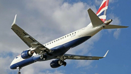 Cazul care a ingrozit o lume intreaga. Pilotul unui avion a fost "aspirat" in afara cabinei, dupa ce doua geamuri s-au spart