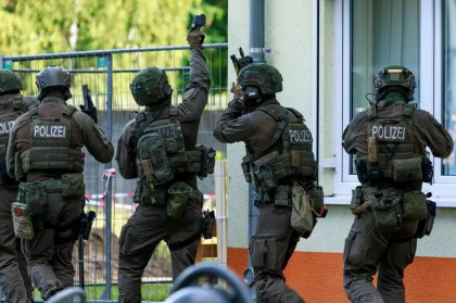 Luare de ostatici in Berlin, fortele speciale au intervenit in forta - VIDEO Luare de ostatici in Berlin, fortele speciale au intervenit in forta - VIDEO