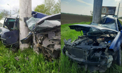 A scapat ca prin urechile acului. Un sofer s-a ales cu mai multe traumatisme, dupa ce a pierdut controlul volanului si s-a lovit puternic de un pilon electric, la Tiraspol - FOTO