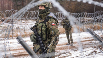 Polonia a descoperit un obiect militar neidentificat intr-o padure din nordul tarii - FOTO
Polonia a descoperit un obiect militar neidentificat intr-o padure din nordul tarii - FOTO