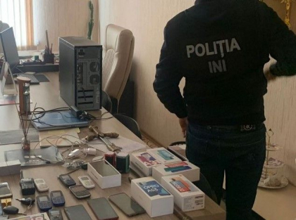 Au obtinut 280 de mii de lei, dupa ce au mintit mai multe persoane ca le vor confectiona usi si ferestre din termopan. Reprezentantii unei companii din Hincesti - acuzati de escrocherie - FOTO Au obtinut 280 de mii de lei, dupa ce au mintit mai multe persoane ca le vor confectiona usi si ferestre din termopan. Reprezentantii unei companii din Hincesti - acuzati de escrocherie - FOTO