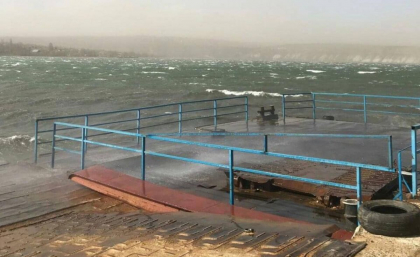 Atentie, calatori. Activitatea feribotului de la Molovata - sistata din cauza vantului si a valurilor puternice Atentie, calatori. Activitatea feribotului de la Molovata - sistata din cauza vantului si a valurilor puternice