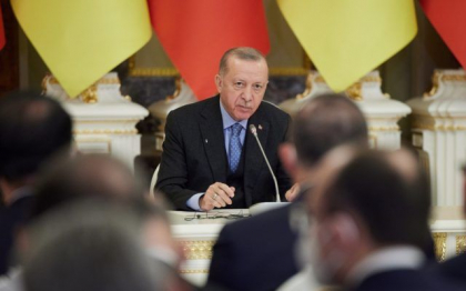 Presedintele turc Erdogan a aparut in public dupa mai mult de trei zile de boala
Presedintele turc Erdogan a aparut in public dupa mai mult de trei zile de boala