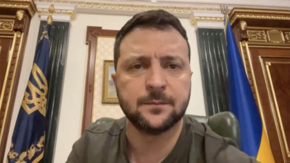 Zelenski a dezvaluit ca are mereu un pistol la el si ca ar fi luptat pana la moarte daca rusii i-ar fi atacat sediul de la Kiev Zelenski a dezvaluit ca are mereu un pistol la el si ca ar fi luptat pana la moarte daca rusii i-ar fi atacat sediul de la Kiev