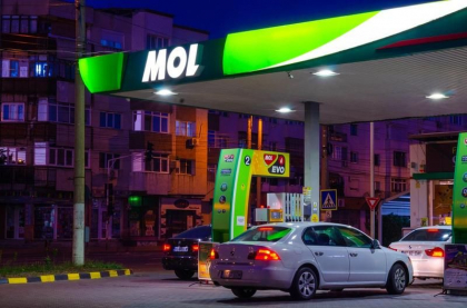 Grupul maghiar MOL contesta majorarea tarifelor pentru transportul petrolului rusesc prin conductele care trec prin Ucraina si Croatia
Grupul maghiar MOL contesta majorarea tarifelor pentru transportul petrolului rusesc prin conductele care trec prin Ucraina si Croatia