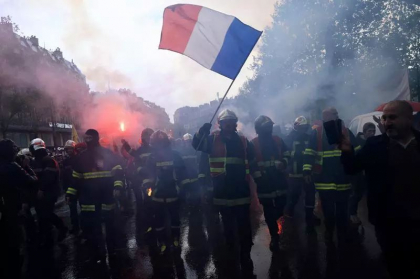 Proteste in toata Franta contra majorarii varstei de pensionare, fortele de ordine au intervenit cu gaze lacrimogene - VIDEO Proteste in toata Franta contra majorarii varstei de pensionare, fortele de ordine au intervenit cu gaze lacrimogene - VIDEO
