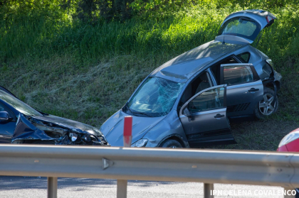 Accident la intrarea in municipiul Chisinau. Un automobil a fost aruncat de pe sosea - FOTO Accident la intrarea in municipiul Chisinau. Un automobil a fost aruncat de pe sosea - FOTO