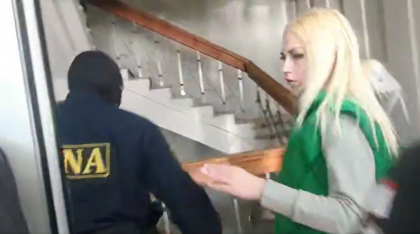 Marina Tauber, dupa audierile de la Judecatoria Ciocana . „Am fost retinuta ilegal” - VIDEO
Marina Tauber, dupa audierile de la Judecatoria Ciocana . „Am fost retinuta ilegal” - VIDEO