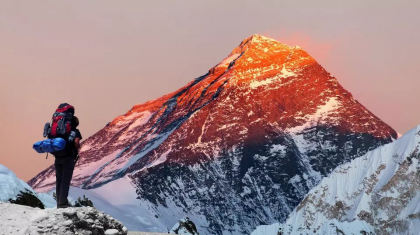 Un american a murit in timpul unei expeditii pe muntele Everest Un american a murit in timpul unei expeditii pe muntele Everest