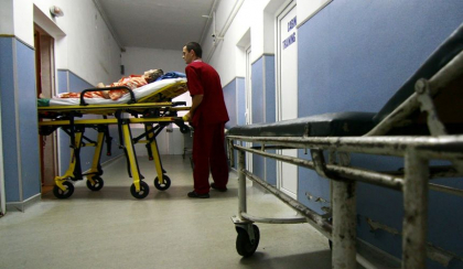 Un barbat cu AVC a murit in spitalul din Glodeni desi putea fi salvat. El a fost trimis pentru investigatii cu transportul public, batut in spital, iar in final a decedat Un barbat cu AVC a murit in spitalul din Glodeni desi putea fi salvat. El a fost trimis pentru investigatii cu transportul public, batut in spital, iar in final a decedat