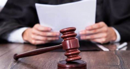 O femeie, secretar al Consiliului orasenesc Durlesti, trimisa in judecata pentru neglijenta in serviciu. A eliberat ilegal un titlu de proprietate a unui teren O femeie, secretar al Consiliului orasenesc Durlesti, trimisa in judecata pentru neglijenta in serviciu. A eliberat ilegal un titlu de proprietate a unui teren
