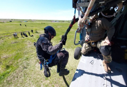 In aceasta noapte, un elicopter Black Hawk va survola deasupra Chisinaului. Precizarile politiei - FOTO