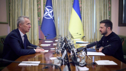 Zelenski cere NATO un „mesaj foarte clar” ca Ucraina va intra in Alianta dupa ce se va termina razboiul cu Rusia Zelenski cere NATO un „mesaj foarte clar” ca Ucraina va intra in Alianta dupa ce se va termina razboiul cu Rusia