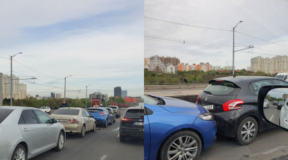 Carambol in capitala. Un fetita de trei ani a avut nevoie de ingrijiri medicale, dupa ce patru masini s-au lovit in lant. Imagini de la locul accidentului - FOTO 