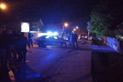 Filmul celui de-al doilea atac sangeros din Serbia. Tanarul care a ucis opt oameni, prins dupa noua ore, a reusit sa fuga cu un taxi. Vucic anunta masuri pentru „dezarmarea Serbiei” Filmul celui de-al doilea atac sangeros din Serbia. Tanarul care a ucis opt oameni, prins dupa noua ore, a reusit sa fuga cu un taxi. Vucic anunta masuri pentru „dezarmarea Serbiei”