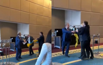 Un delegat ucrainean i-a dat un pumn in fata unui emisar rus in timpul unei reuniuni de la Ankara: „Ia-ti labele de pe steagul nostru, gunoi rusesc!”