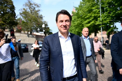 Italia: Un militant „antivax” l-a atacat pe Giuseppe Conte, care a fost premier in timpul pandemiei - VIDEO Italia: Un militant „antivax” l-a atacat pe Giuseppe Conte, care a fost premier in timpul pandemiei - VIDEO