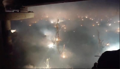 Ucrainenii acuza rusii ca au lansat bombe cu fosfor asupra Bahmut. Imagini cu orasul acoperit de munitie incendiara - VIDEO 