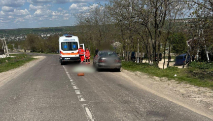 Accident tragic la Soroca. O femeie a murit pe loc, dupa ce a fost lovita de o masina in timp ce traversa strada - FOTO Accident tragic la Soroca. O femeie a murit pe loc, dupa ce a fost lovita de o masina in timp ce traversa strada - FOTO