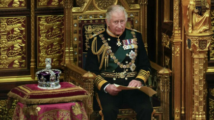 Simbolul misterios de pe tronul stravechi pe care a fost incoronat Regele Charles al III-lea. Dateaza din secolul XIV