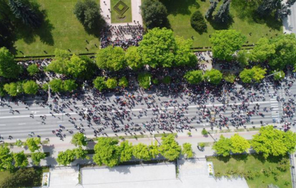 Protestatarii partidului SOR au blocat o parte din bulevardul Stefan cel Mare si Sfant. Circulatia transportulu este sistata. Cum sunt redirectionate  troleibuzele si autobuzele - VIDEO