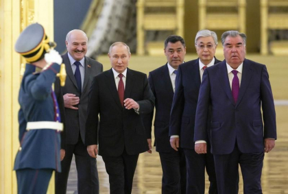Vladimir Putin va avea companie de Ziua Victoriei. Inca doi sefi de stat au anuntat ca vor participa la festivitati Vladimir Putin va avea companie de Ziua Victoriei. Inca doi sefi de stat au anuntat ca vor participa la festivitati