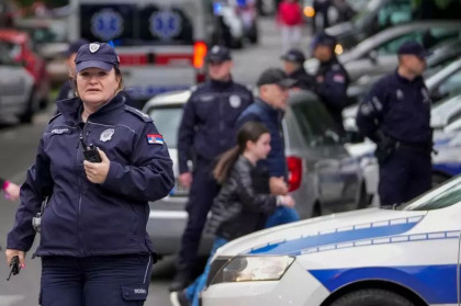 Ultimatum pentru posesorii de arme din Serbia, dupa atacurile sangeroase soldate cu 17 morti si 21 de raniti Ultimatum pentru posesorii de arme din Serbia, dupa atacurile sangeroase soldate cu 17 morti si 21 de raniti