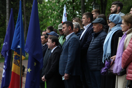Cinci partide pro-europene au semnat o Declaratie de sustinere a parcursului european pentru Republica Moldova. Semnatarii au formulat ca prioritati urgente decuplarea Republicii Moldova de la monopolurile mentinute de Federatia Rusa - FOTO Cinci partide pro-europene au semnat o Declaratie de sustinere a parcursului european pentru Republica Moldova. Semnatarii au formulat ca prioritati urgente decuplarea Republicii Moldova de la monopolurile mentinute de Federatia Rusa - FOTO