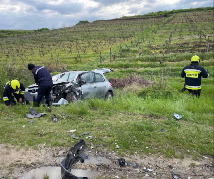 Accident la Calarasi. Sase persoane au fost transportate la spital, dupa ce doua masini s-au ciocnit frontal - FOTO