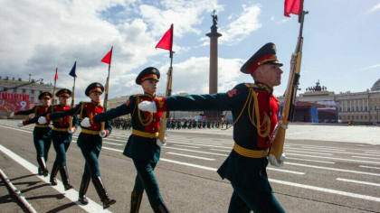Rusia organizeaza parada de Ziua Victoriei sub amenintarea atacurilor cu drone. Putin, asteptat in Piata Rosie Rusia organizeaza parada de Ziua Victoriei sub amenintarea atacurilor cu drone. Putin, asteptat in Piata Rosie