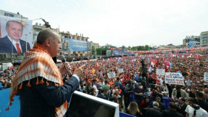 Erdogan se intrece in promisiuni electorale si anunta ca mareste salariile cu 45% la sute de mii de angajati Erdogan se intrece in promisiuni electorale si anunta ca mareste salariile cu 45% la sute de mii de angajati