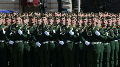 Serviciile britanice: Miile de "soldati" care au defilat la Moscova, de Ziua Victoriei, nu erau trupe de lupta reale Serviciile britanice: Miile de "soldati" care au defilat la Moscova, de Ziua Victoriei, nu erau trupe de lupta reale
