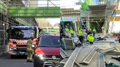 Un pod pietonal, prabusit in Finlanda. Cel putin 27 de persoane, majoritatea copii, au fost ranite - FOTO 