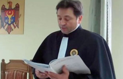 Anatolie Minciuna revine la Curtea de Apel Chisinau. Presedintele interimar al Curtii si-a depus cererea de retragere a cererii de demisiei, iar CSM a acceptat-o Anatolie Minciuna revine la Curtea de Apel Chisinau. Presedintele interimar al Curtii si-a depus cererea de retragere a cererii de demisiei, iar CSM a acceptat-o