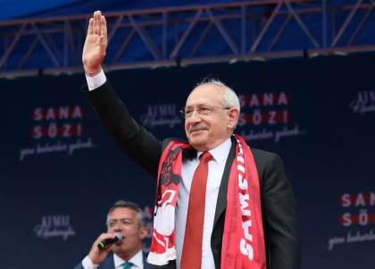 Kemal Kilicdaroglu, cu sanse de a-l detrona pe Erdogan, poarta vesta de otel inainte de alegerile prezidentiale. Ar fi primit informatii ca ar putea fi tinta unui atac Kemal Kilicdaroglu, cu sanse de a-l detrona pe Erdogan, poarta vesta de otel inainte de alegerile prezidentiale. Ar fi primit informatii ca ar putea fi tinta unui atac