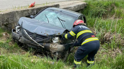 O fetita de 10 luni a murit in urma unui accident rutier provocat de bunica sa
O fetita de 10 luni a murit in urma unui accident rutier provocat de bunica sa