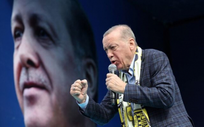 Partidul lui Erdogan cere renumararea voturilor din sectiile in care Kilicdaroglu conduce. Situatie tensionata pe finalul numararii voturilor. Opozitia acuza ca voturile lor nu sunt transformate in date Partidul lui Erdogan cere renumararea voturilor din sectiile in care Kilicdaroglu conduce. Situatie tensionata pe finalul numararii voturilor. Opozitia acuza ca voturile lor nu sunt transformate in date