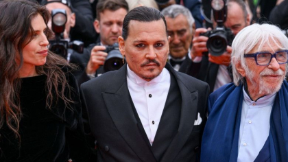 Cannes 2023. Festivalul a fost deschis de un film cu Johnny Depp in rolul principal. Actorul a fost primit cu ovatii pe covorul rosu Cannes 2023. Festivalul a fost deschis de un film cu Johnny Depp in rolul principal. Actorul a fost primit cu ovatii pe covorul rosu