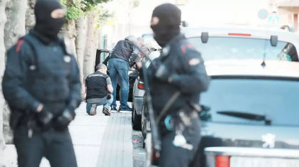 O femeie a fost impuscata mortal intr-un parc din Spania, apoi atacatorul s-a sinucis O femeie a fost impuscata mortal intr-un parc din Spania, apoi atacatorul s-a sinucis