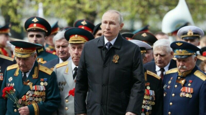 Si-au mai inventat un dusman: Justitia de la Kremlin interzice activitatile Greenpeace in Rusia