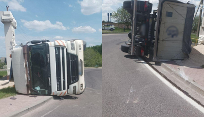 Accident la Soroca. Un camion s-a rasturnat in timp ce se deplasa pe sensul giratoriu. Ce spune politia - FOTO Accident la Soroca. Un camion s-a rasturnat in timp ce se deplasa pe sensul giratoriu. Ce spune politia - FOTO