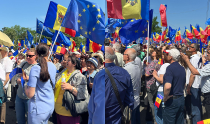 Adunarea „Moldova Europeana”: Sute de oameni din mai multe regiuni ale tarii s-au adunat in Piata Marii Adunari Nationale din inima Chisinaului - FOTO/VIDEO Adunarea „Moldova Europeana”: Sute de oameni din mai multe regiuni ale tarii s-au adunat in Piata Marii Adunari Nationale din inima Chisinaului - FOTO/VIDEO