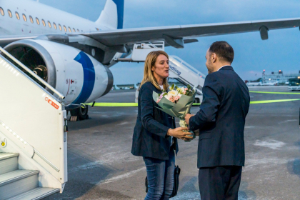 Presedintele Parlamentului European, Roberta Metsola, a ajuns la Chisinau: urmeaza sa sustina un discurs de pe scena instalata in PMAN: “Moldova a ales Europa” Presedintele Parlamentului European, Roberta Metsola, a ajuns la Chisinau: urmeaza sa sustina un discurs de pe scena instalata in PMAN: “Moldova a ales Europa”