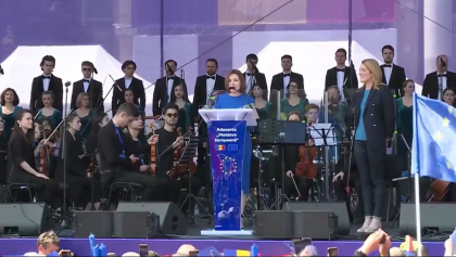 Sefa statului in fata multimii, la Adunarea „Moldova Europeana”: „Am venit sa spunem raspicat si cu mandrie ca moldovenii sunt europeni. Locul Moldovei este in Uniunea Europeana” - VIDEO Sefa statului in fata multimii, la Adunarea „Moldova Europeana”: „Am venit sa spunem raspicat si cu mandrie ca moldovenii sunt europeni. Locul Moldovei este in Uniunea Europeana” - VIDEO