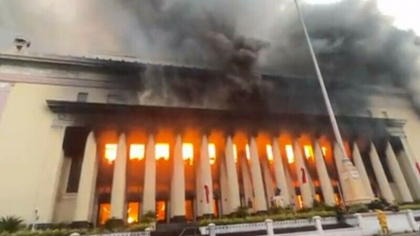 Sediul central al Postei filipineze din Manila, distrus de un incendiu urias - VIDEO